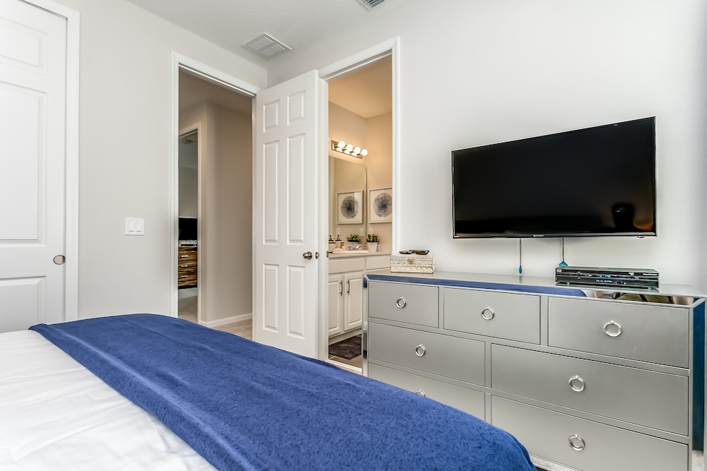 9 BD 6.5 BH With Game Room and Pool - Image 5