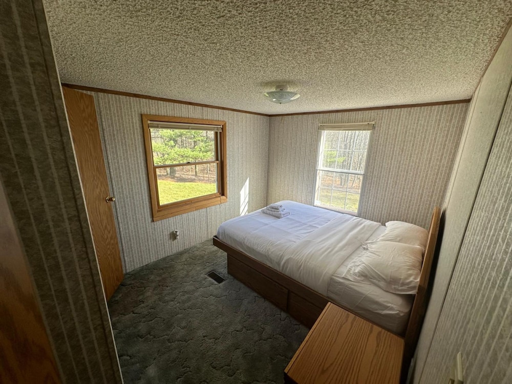 Secluded Lodge Farm Views 50 Acres Wifi