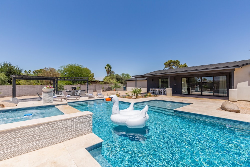 Sport & Splash - Pickle Ball - Sports Court -pool & Spa