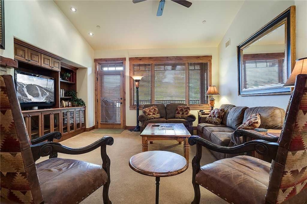 5305 Emerald Lodge, Trappeur's Crossing Apartment 4
