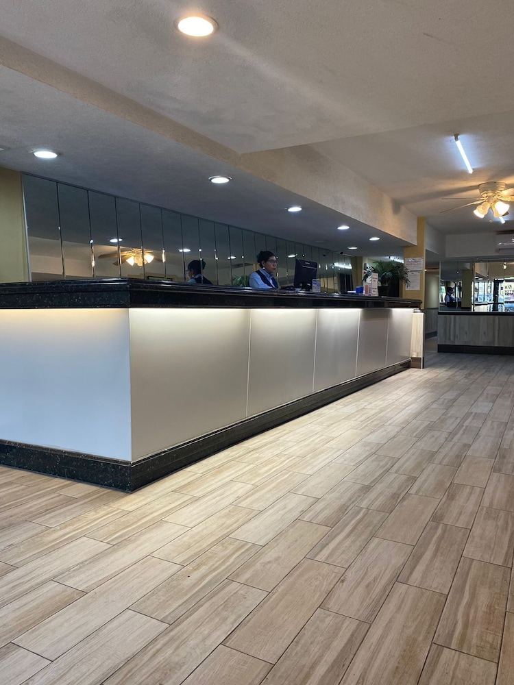 Corpus Christi Vacations - Hotel Roma - Property Image 4