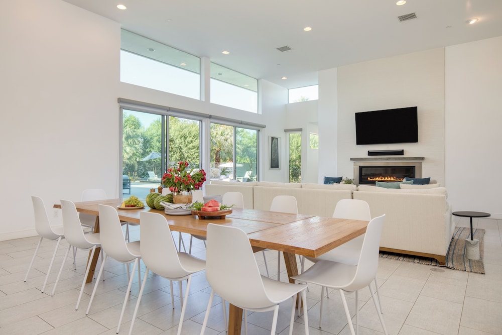 The Polo Villas by AvantStay – Modern Oasis Near Empire Polo Club