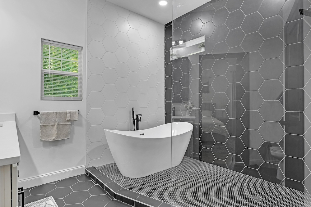 Stylish Bungalow Near Beltline & Breweries 4 Bedroom Bungalow