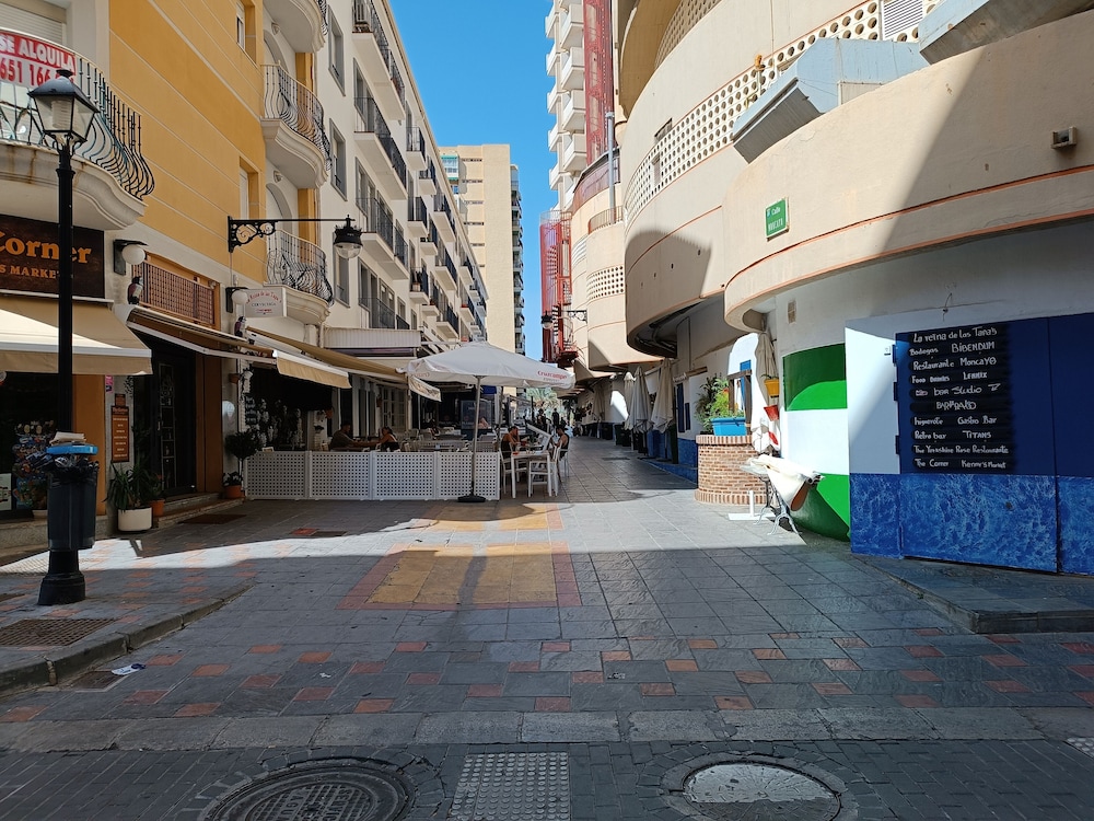Amazing & Renovated 2-bedroom Flat in Fuengirola