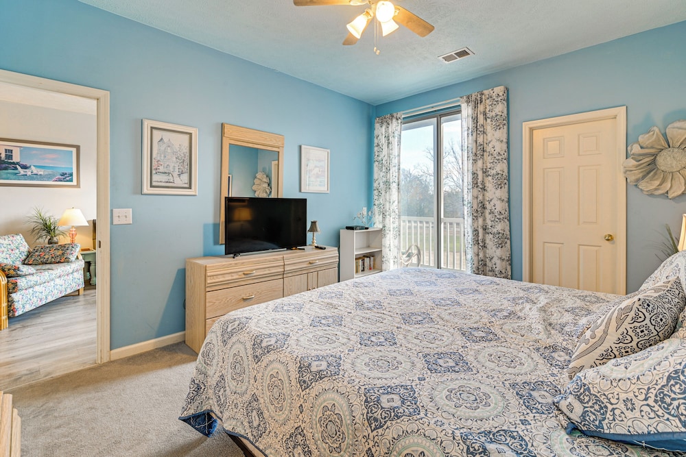 4 Mi to Ocean: Myrtle Beach Condo w/ Resort Perks