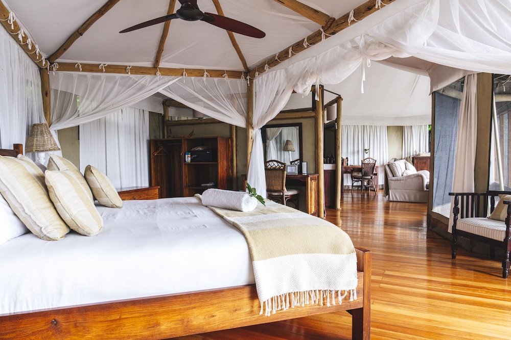 Anabezi Camp