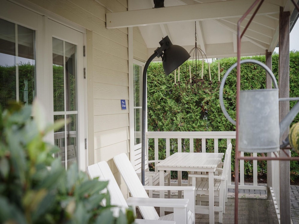 Zeeland Retreat; Sauna and Seaside Charm