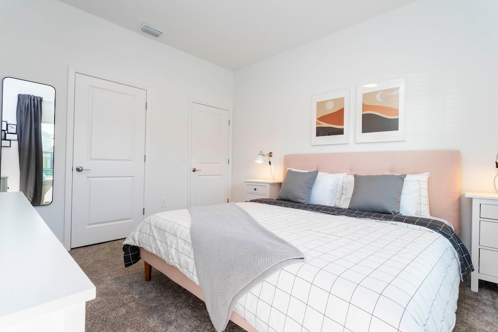 4379 SL- Enchantment 4BR Townhome With Pool