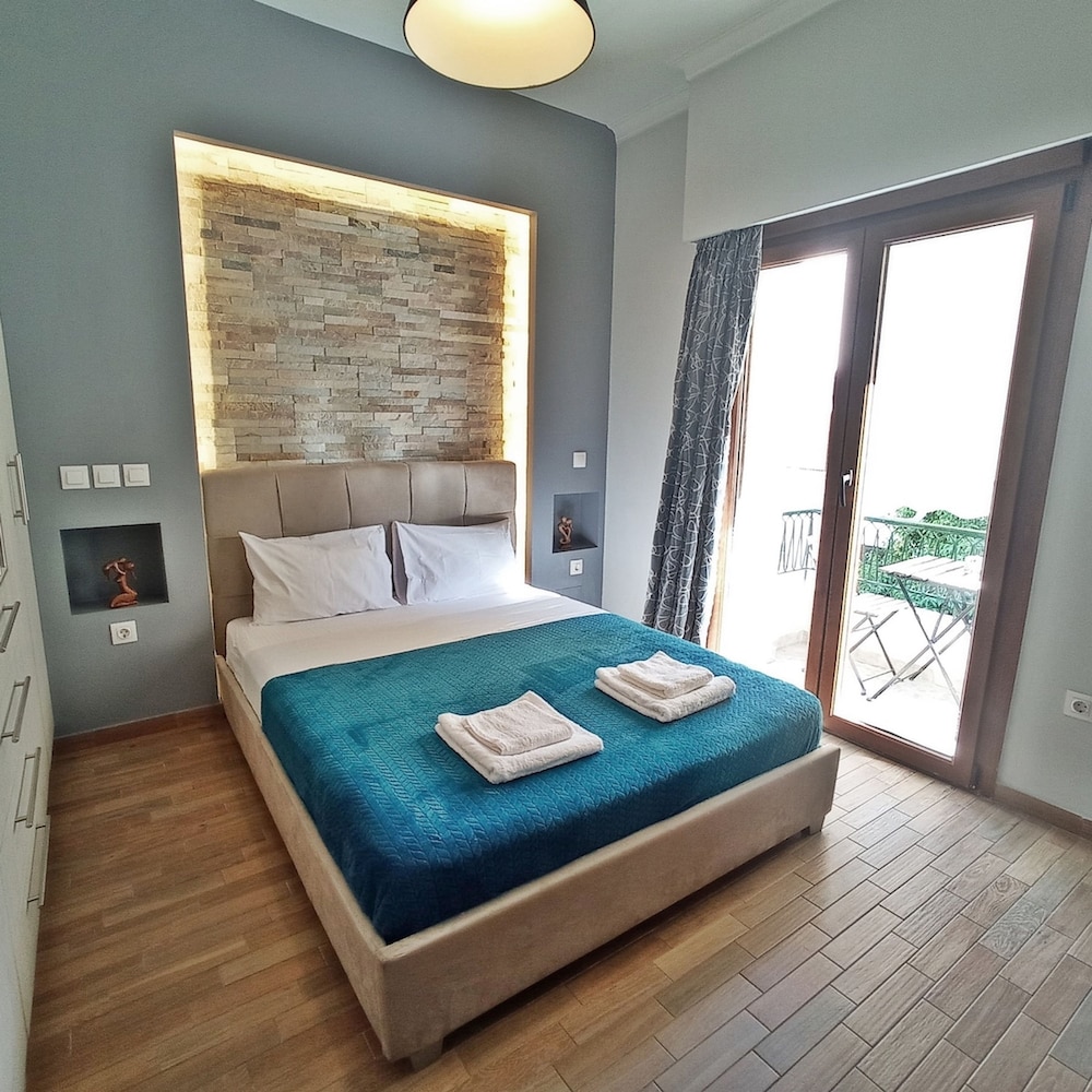 Cozy Apartment for 4 Persons at Thiseio Cozy Apartment for 4 Near Acropolis at Thissio