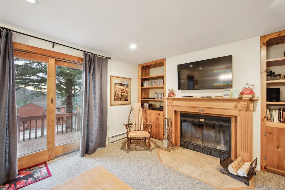 Tahawus 74I - A Cozy Adirondack Retreat 2 Bedroom Townhouse by The Summit at Gore Mountain