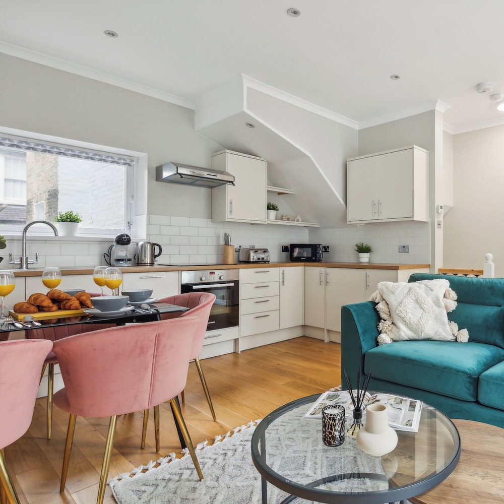 Westminster Charm - 2BR with Style