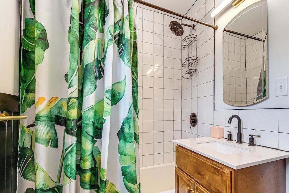 8 Mi to Beach: Cozy Condo Getaway in Wilmington!