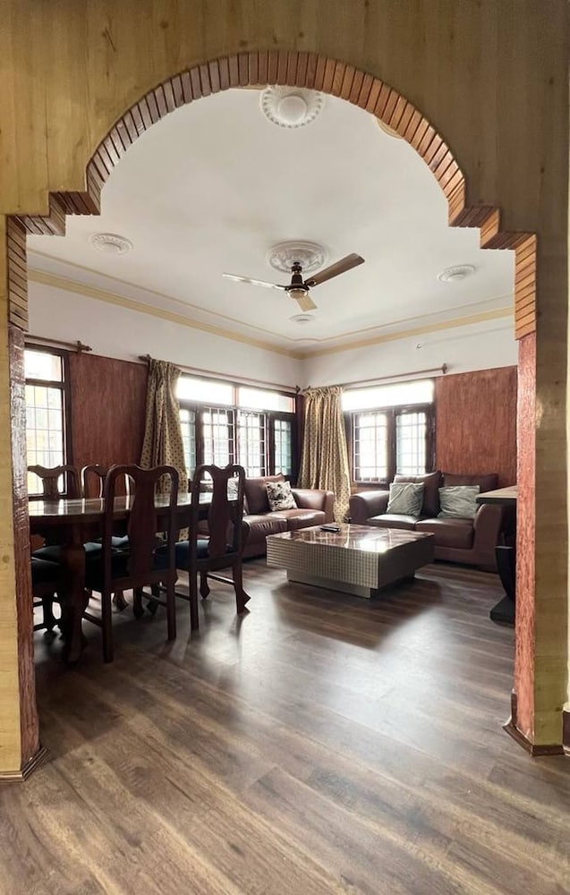 Dilan Residency Villa -5 Bedroom- Centrally Heated