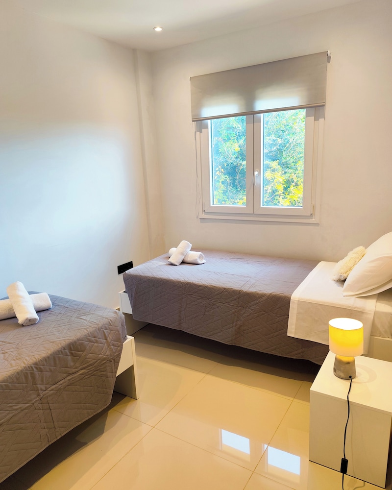 La Casa di Kosta Luxury Apartment, Kontogialos Beach, sea Views