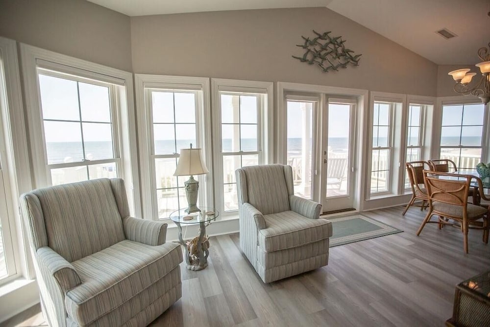 Paw-paw's Place 6 Bedroom Home by RedAwning