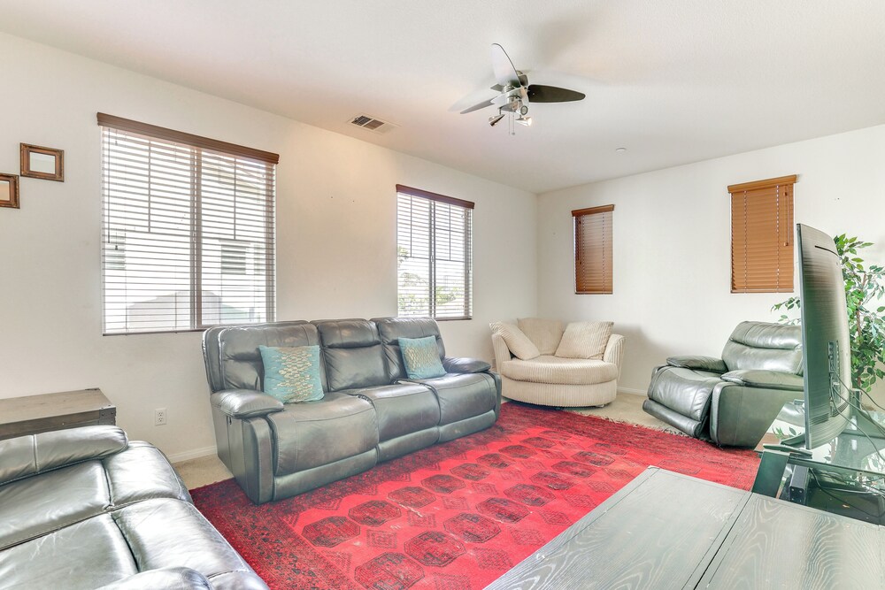 14 Mi to Old Town Temecula: Luxe Fallbrook Home!
