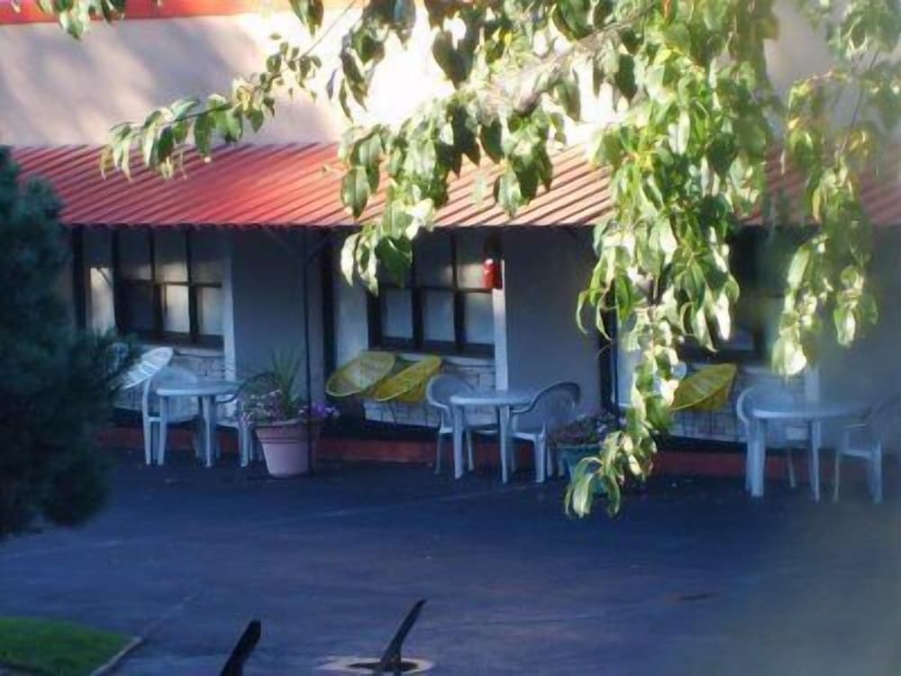 Capricorn Motel Royale Thousand Islands