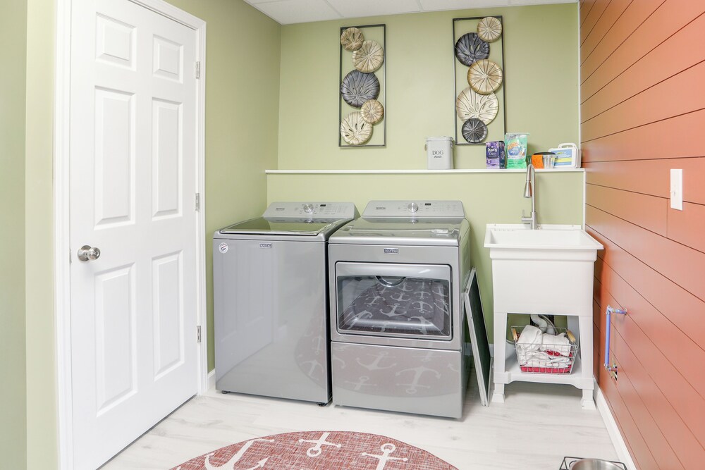 1 Block to Beach: Home w/ Hot Tub in Port Clinton!