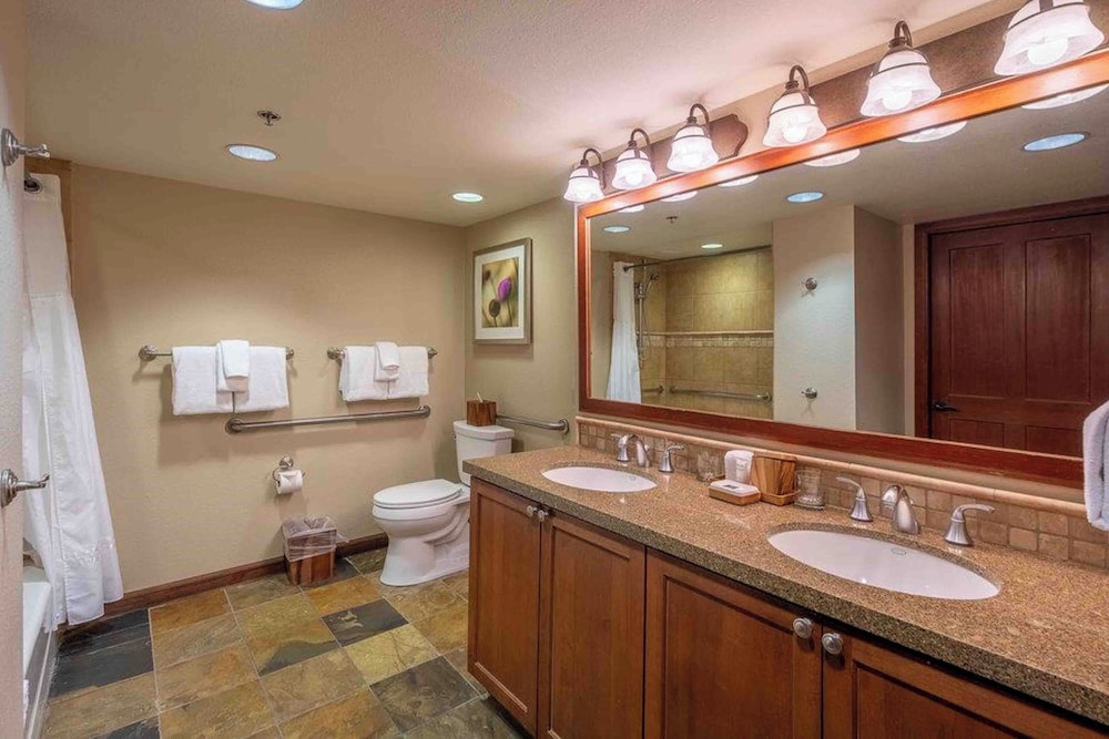 1BR Condo w/ Access to Resort Pools, Spa & Gym