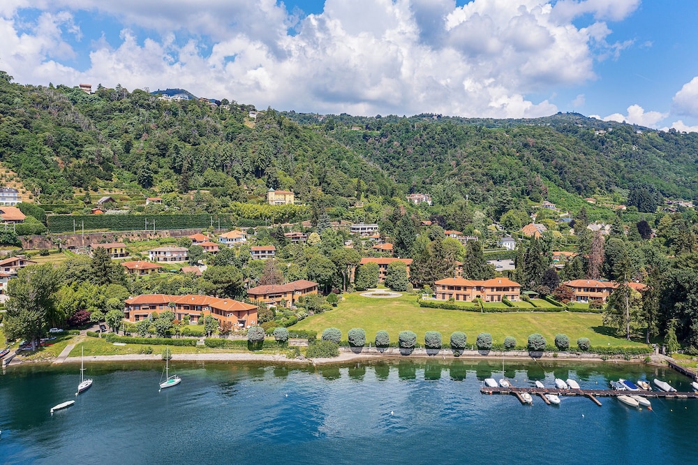 Lakefront Holiday Home