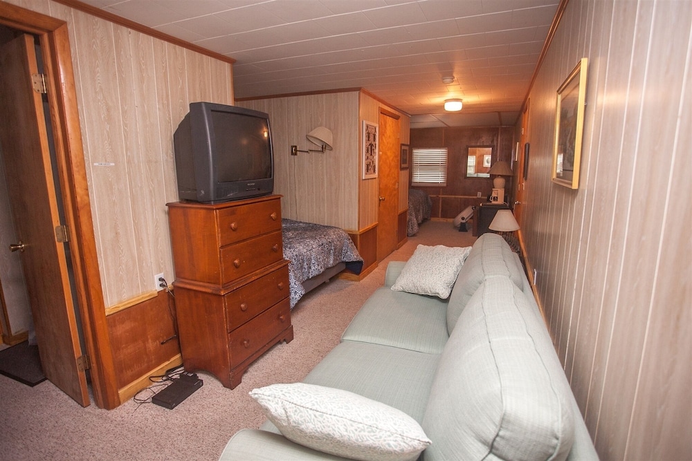 Native Sun 2 Bedroom Cottage by RedAwning
