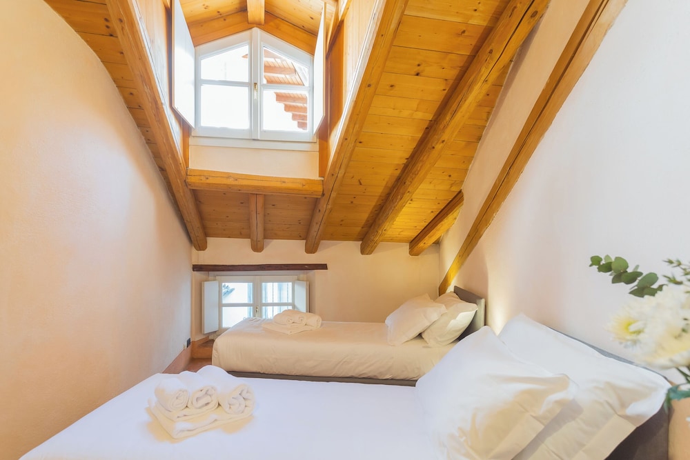 Antiche Mura by Rent all Como