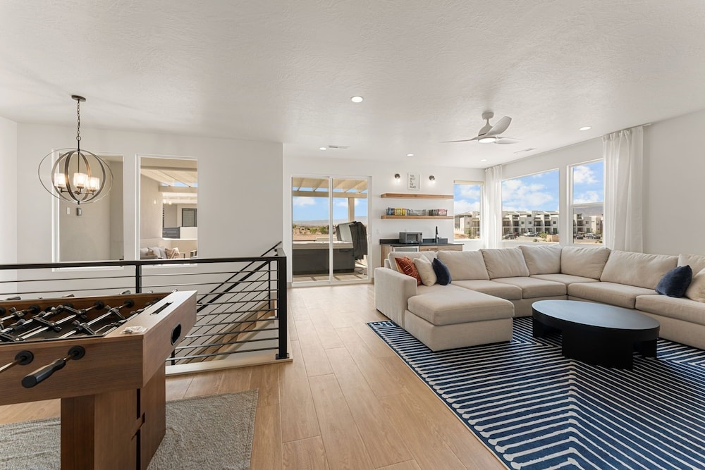 Country Is Cool Again 5 Bedroom Townhouse