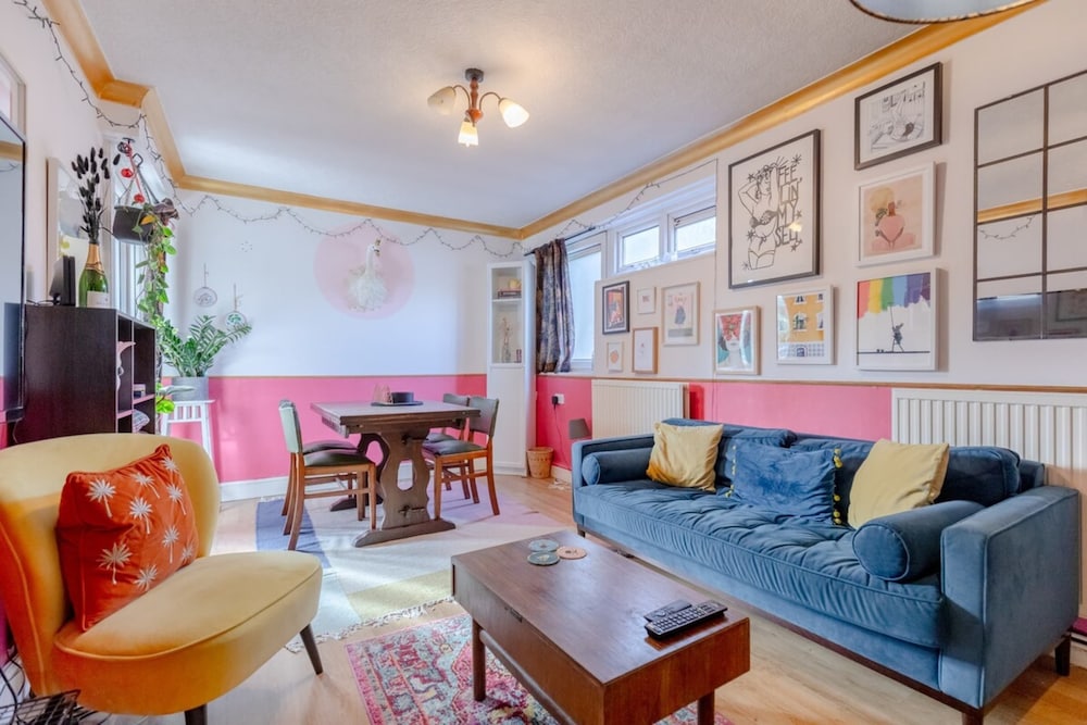 Vibrant 1BD Flat - 8 Mins to Dalston, Hackney!