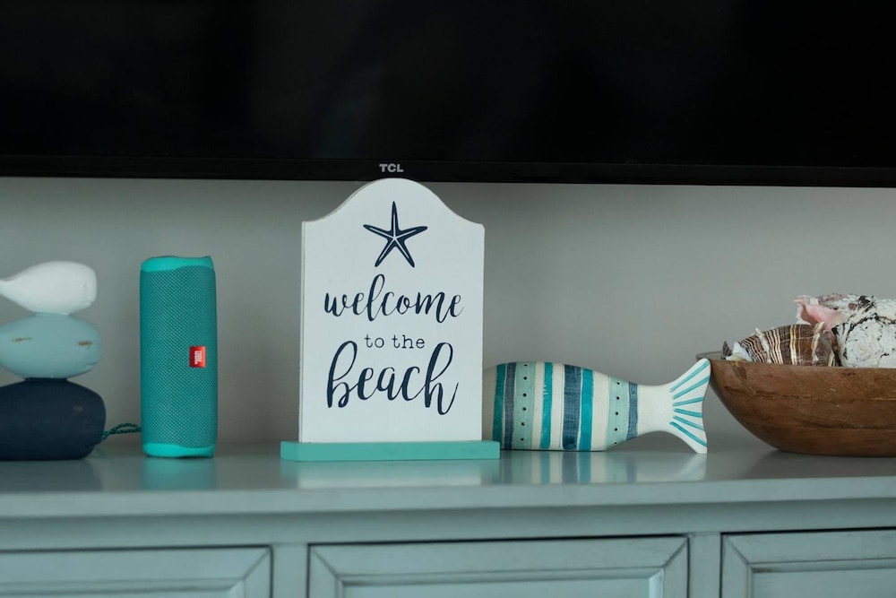 Luxury Beach Condo 5 Min Walk to Beach Shops