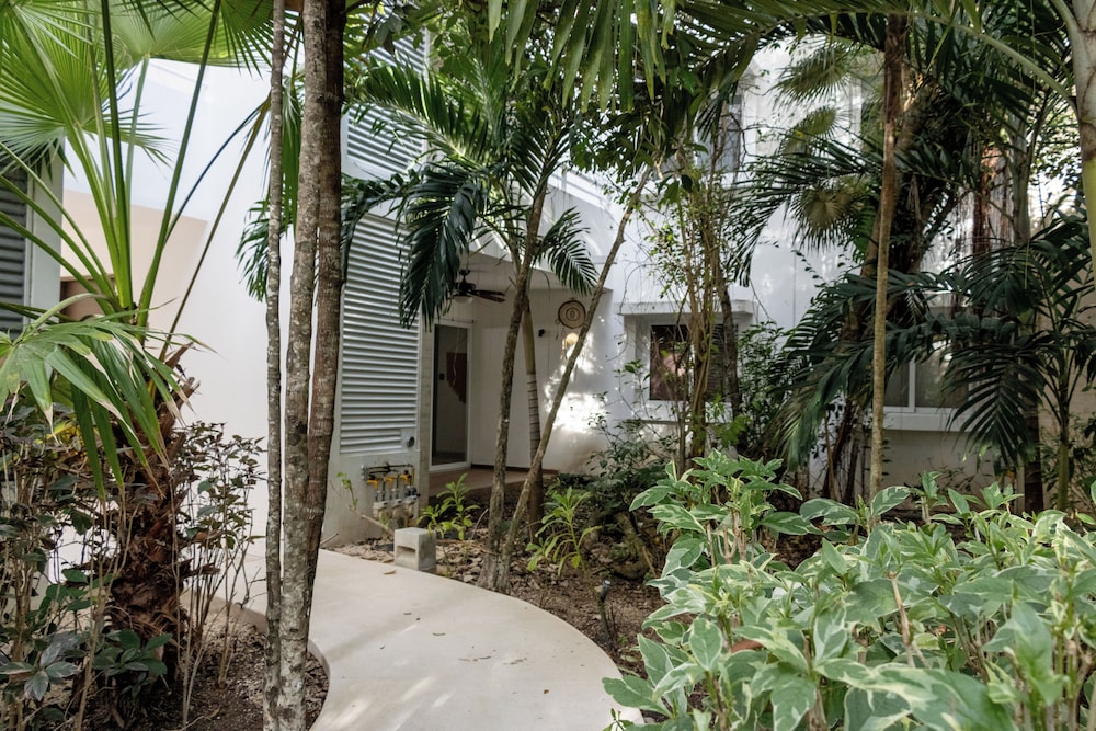 Modern Apt Tulum with 2 BDR Gym & Pool