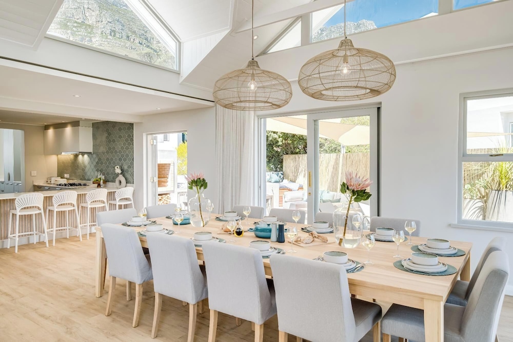 6bed Villa by Camps Bay Beach Seven the Drive