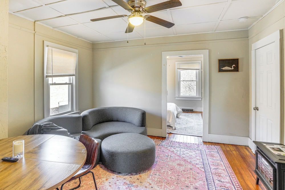 Walk to Dtwn Hudson: Cozy Upstate Apartment