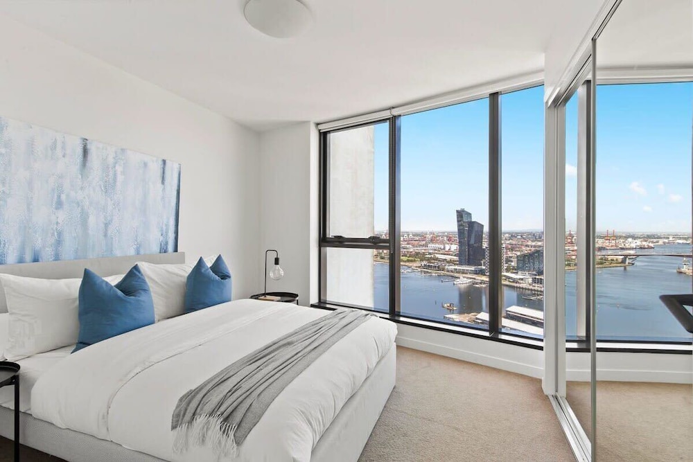 A 2BR Apt With Amazing Harbor Views, Free Parking