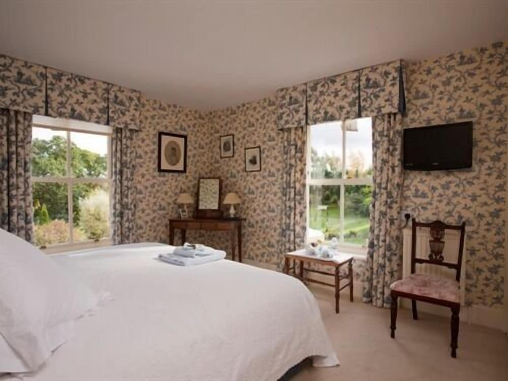 Rookwood Farmhouse view 5