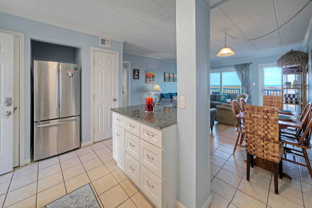 Beachfront Condo w/ Ocean View, 2 Pools, Boardwalk to the Beach Island Getaway