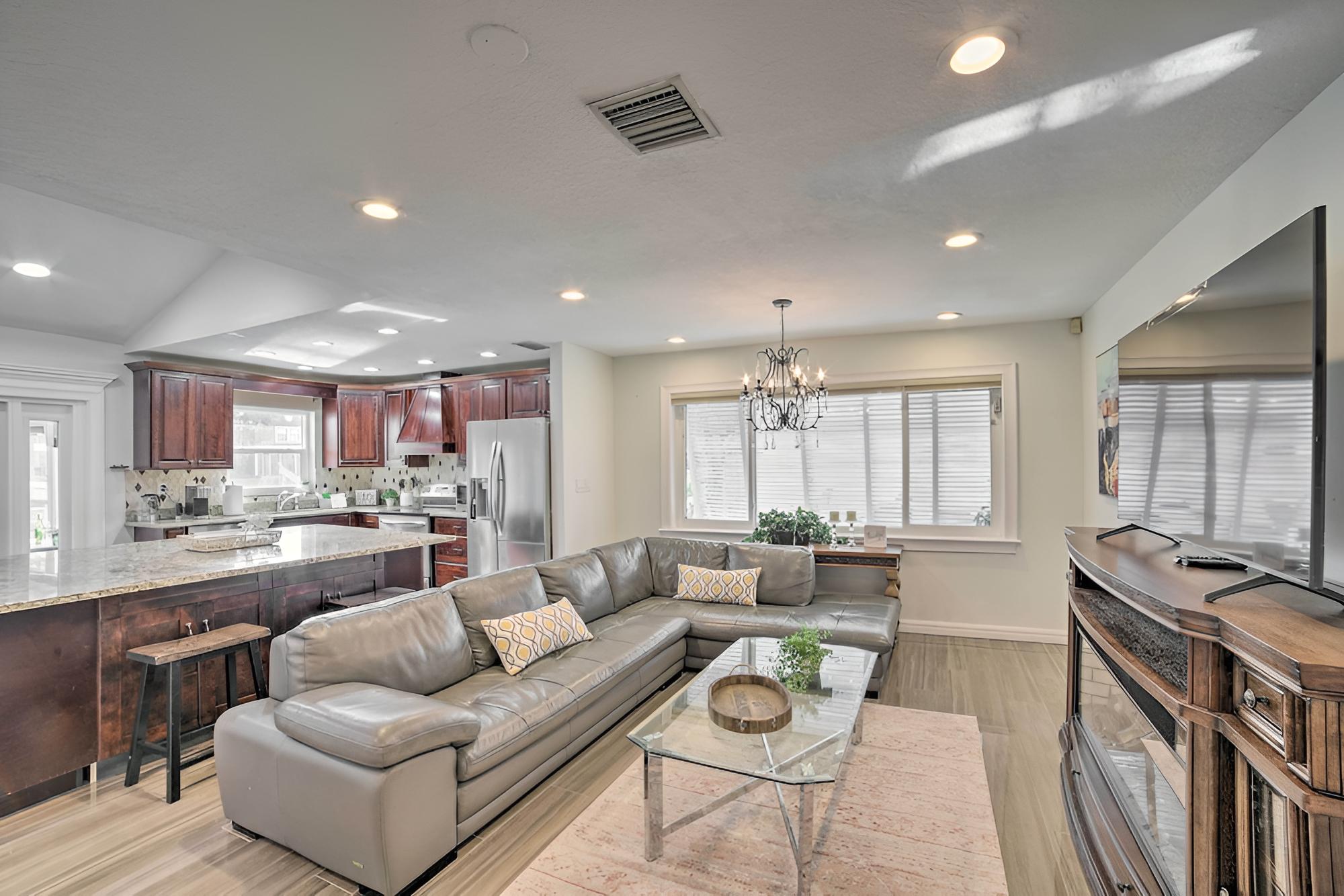 Waterfront Tampa Oasis w/ Outdoor Bar & Grill - Image 2
