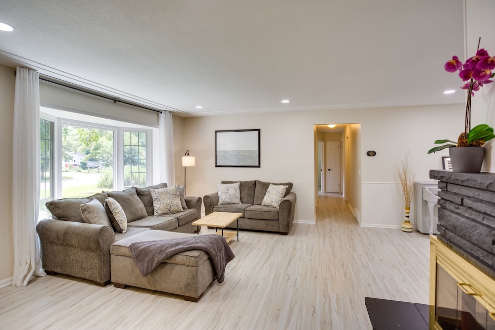 Cozy Minneapolis Home w/ Air Hockey, Near Downtown - Property Image 20