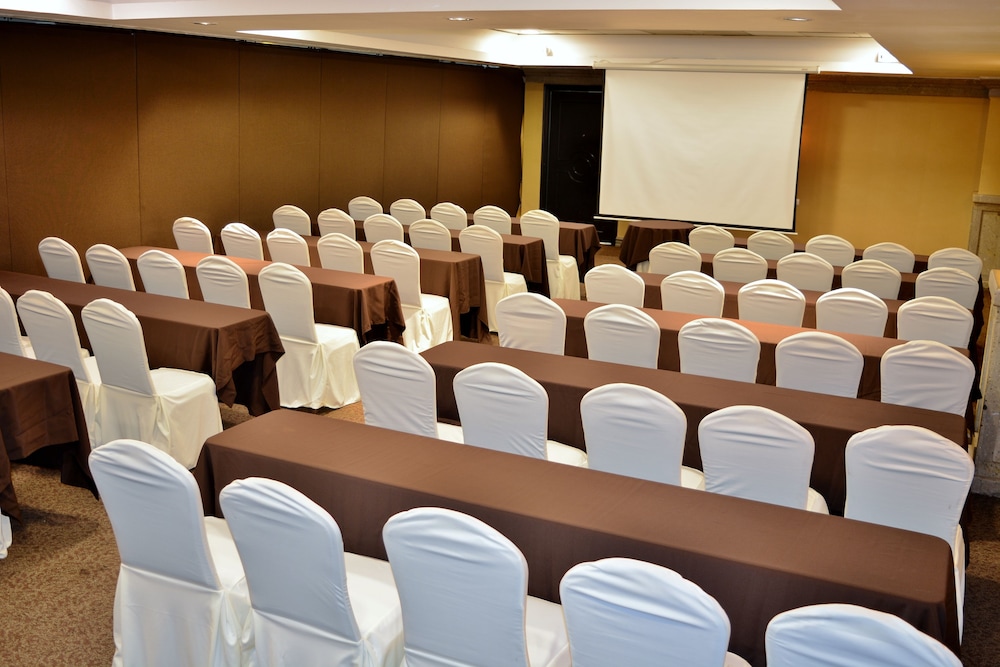Reynosa Vacations - Holiday Inn Reynosa Zona Dorada, an IHG Hotel - Property Image 9