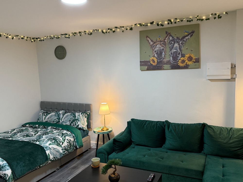 Serene Garden Room Suite City Centre