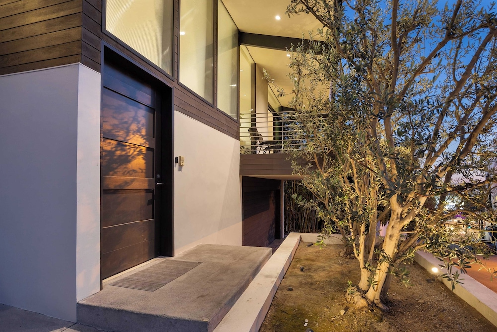 Kings Road West Hollywood Luxury Pool, Views, Firepit, Modern Design
