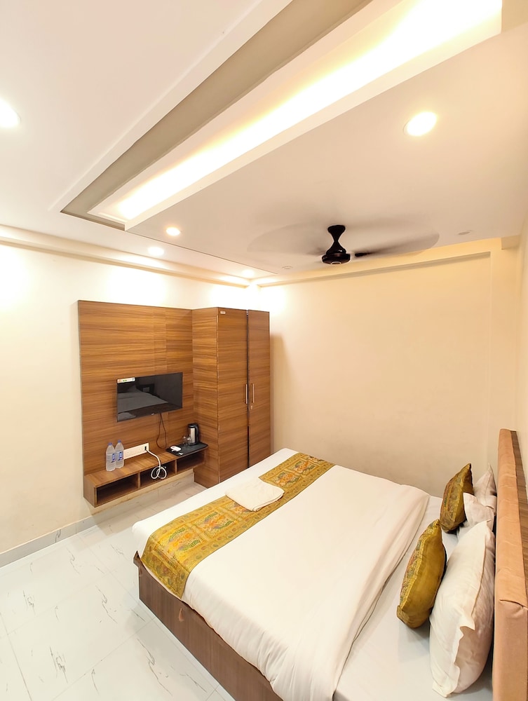 Hotel BN&K Grand Varanasi