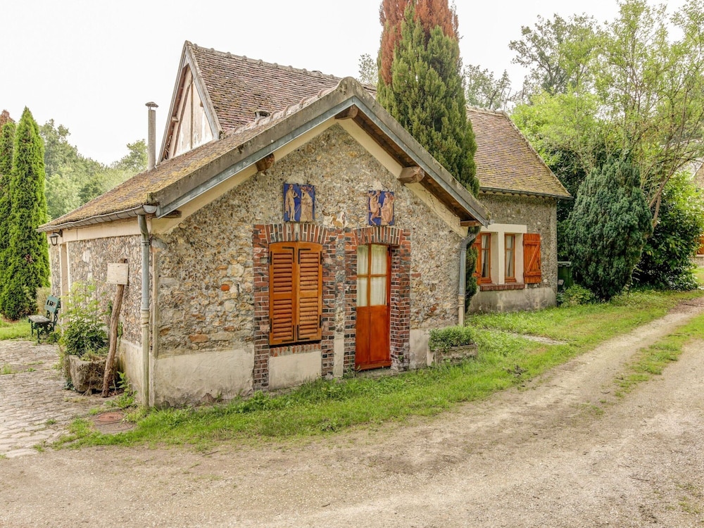Holiday Home in a Park in Raizeux With Terrace view 5