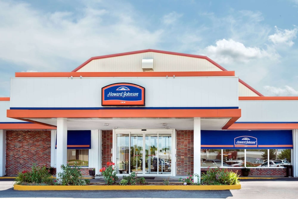 Burlington Vacations - Howard Johnson by Wyndham Burlington - Property Image 1