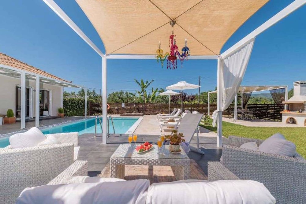Madini Luxury Villa With Private Pool photo 3