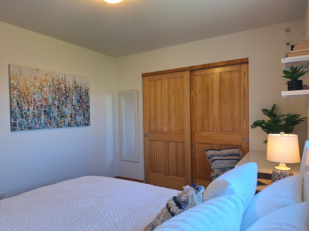 Rigden Retreat Garage, Dog Friendly, Near Trails