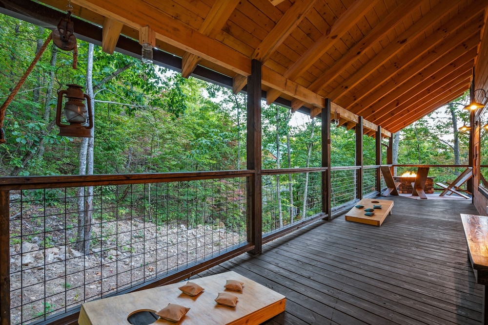 Goodness Gracious 3 Bedroom Cabin by RedAwning - Property Image 12