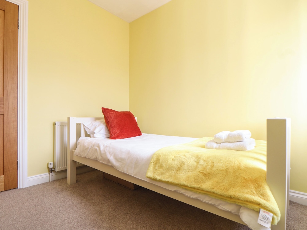 Flat 2 Niles Place