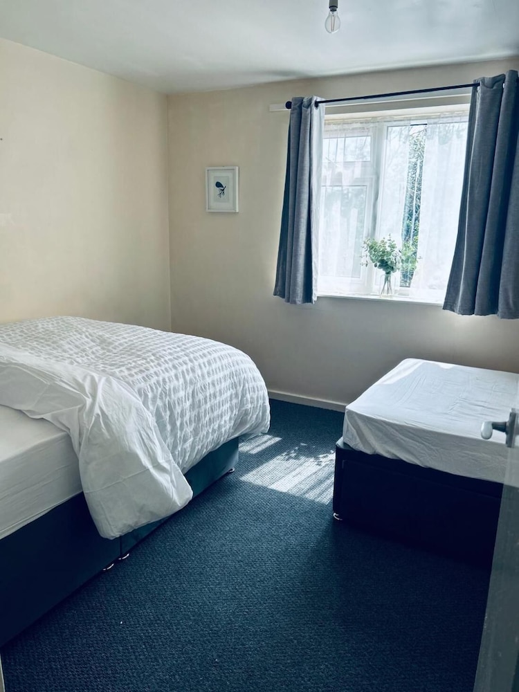 Central Upton Upon Severn 2 Bedroom Property Sleeps 6