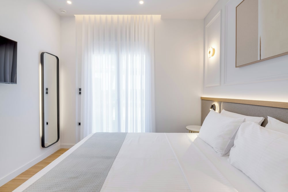 Michalakopoulou Cover & Bright Apartment