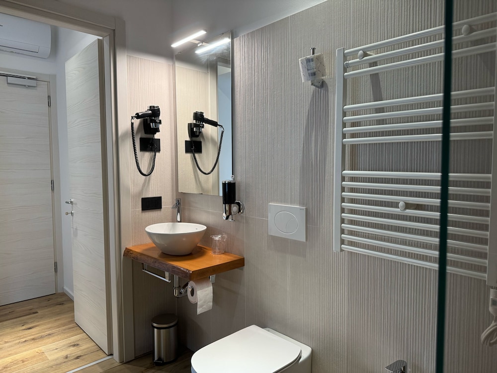 AdisArtur Elegant Rooms